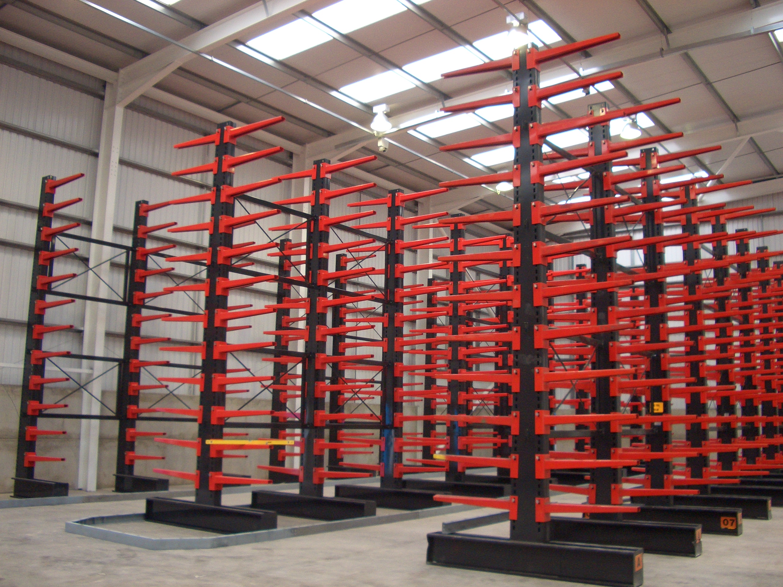 Heavy-Duty Cantilever Racking