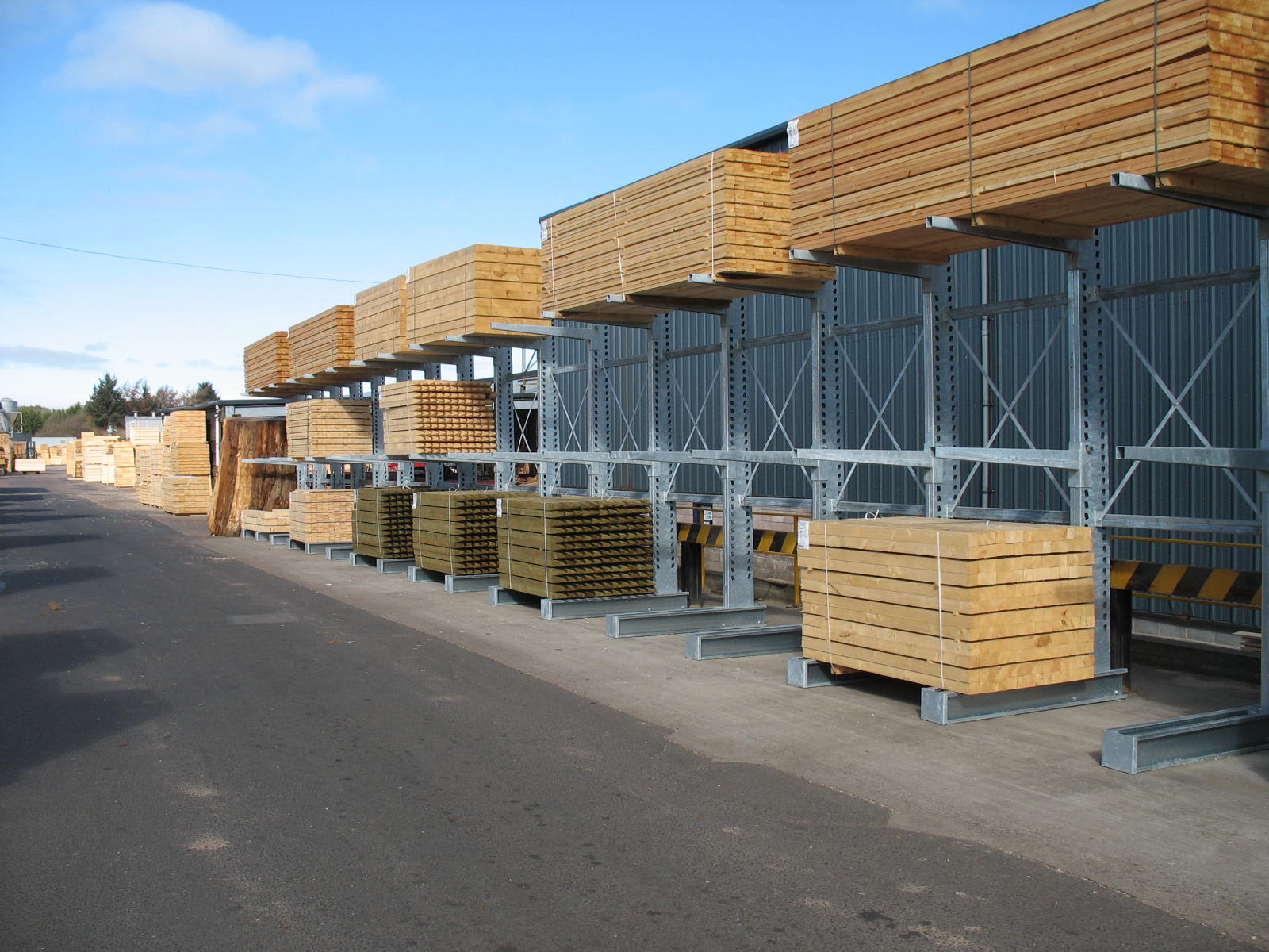 Heavy-Duty Cantilever Racking
